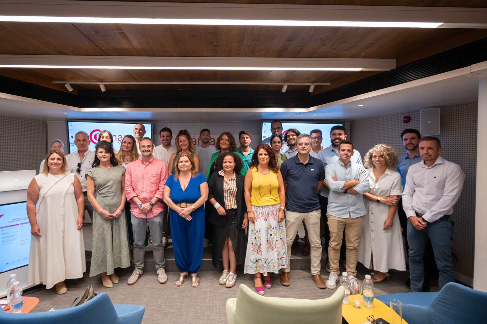 Las startups participantes y el equipo del programa Impulsa Startup en la Cámara de Comercio de Málaga.